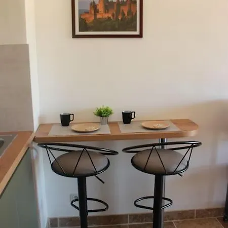 Appartamento Studio Avec Parking Vue Sur La Cité De *